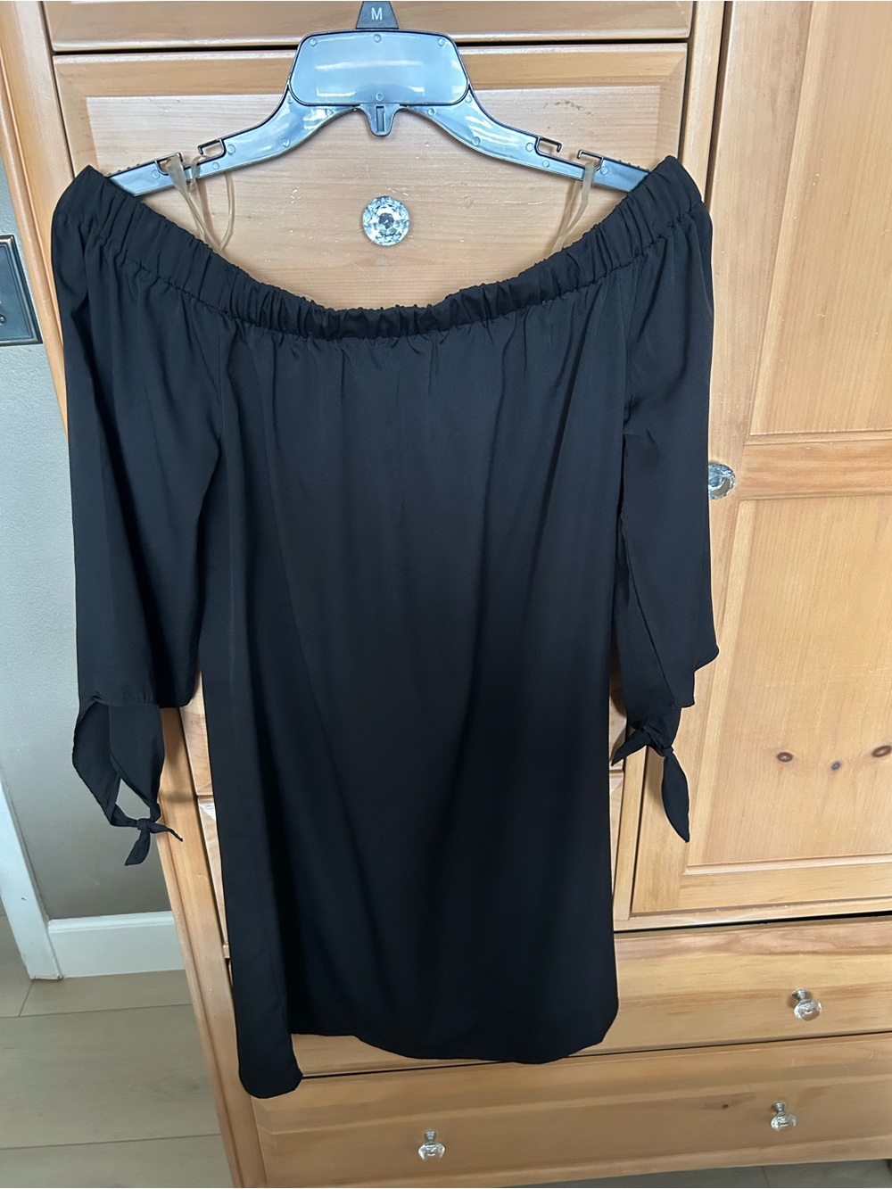 Classic Black Off-the-Shoulder Dress - Size Medium Knee length